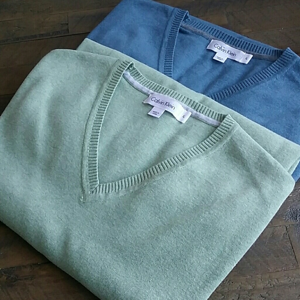 2 Calvin Klein sweaters